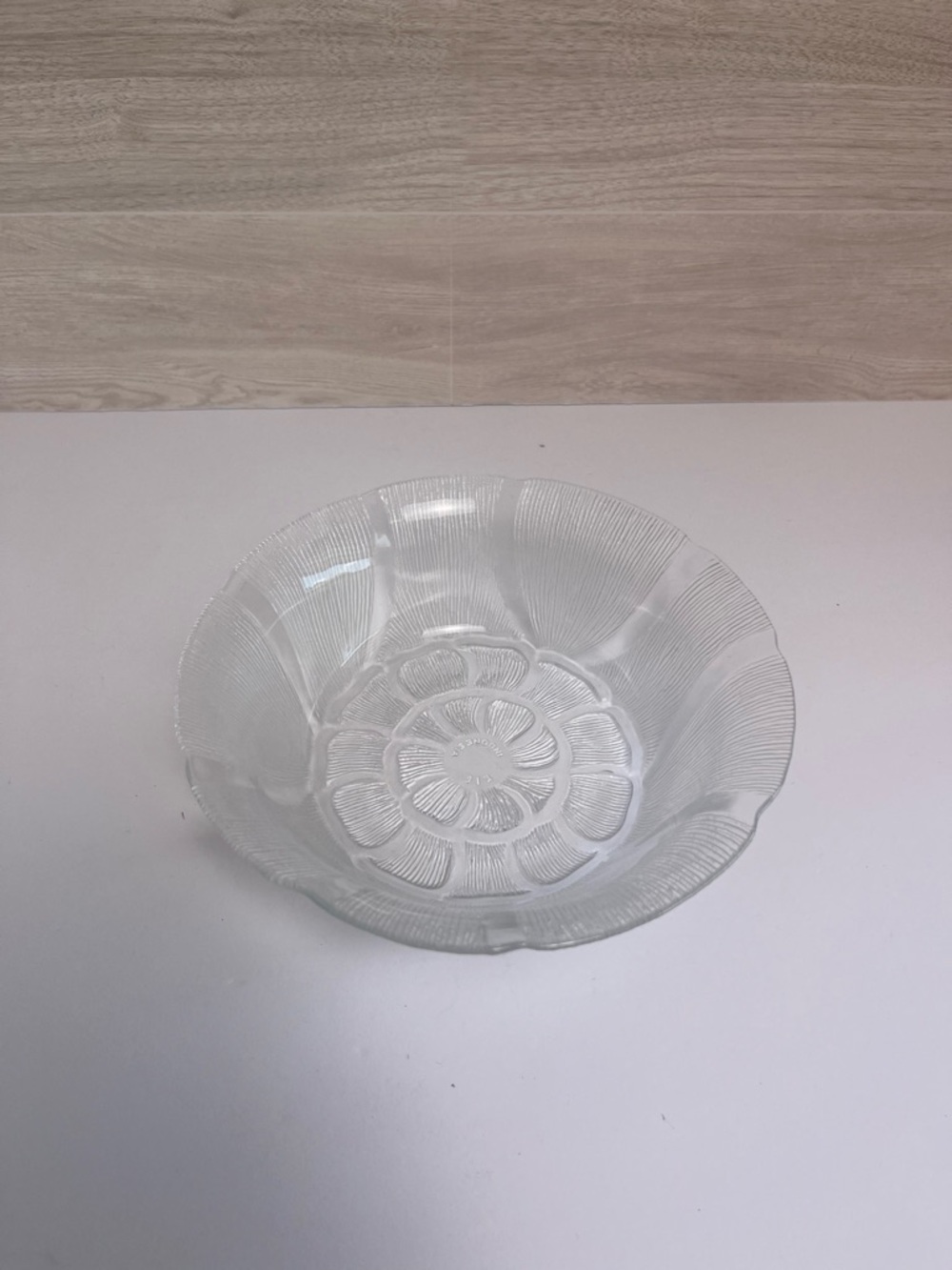 Vintage Textured Clear Glass
Serving Salad 7.0 in Bowl Made In Indonesia KIG